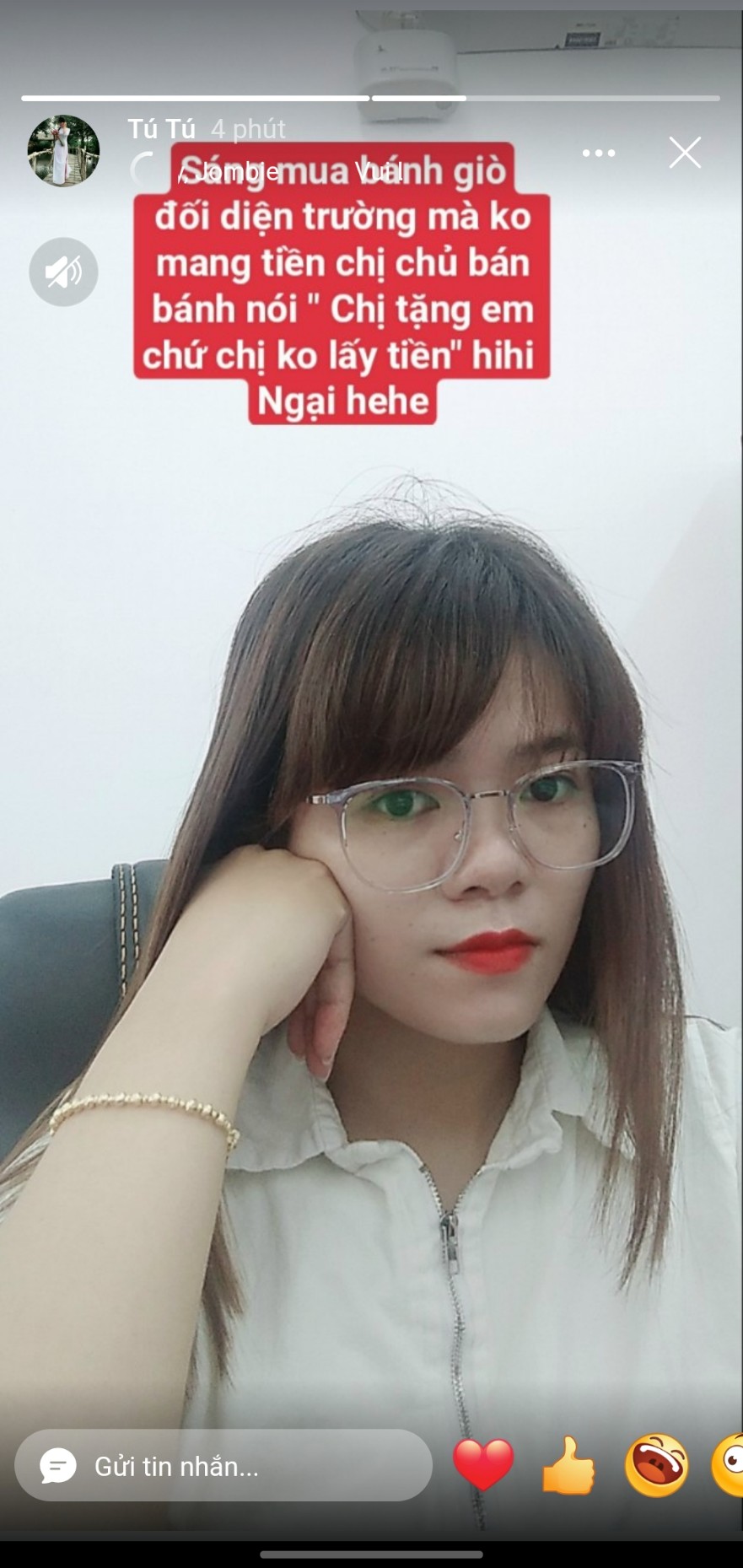 Mua bánh giò ko có tiền trả hihi