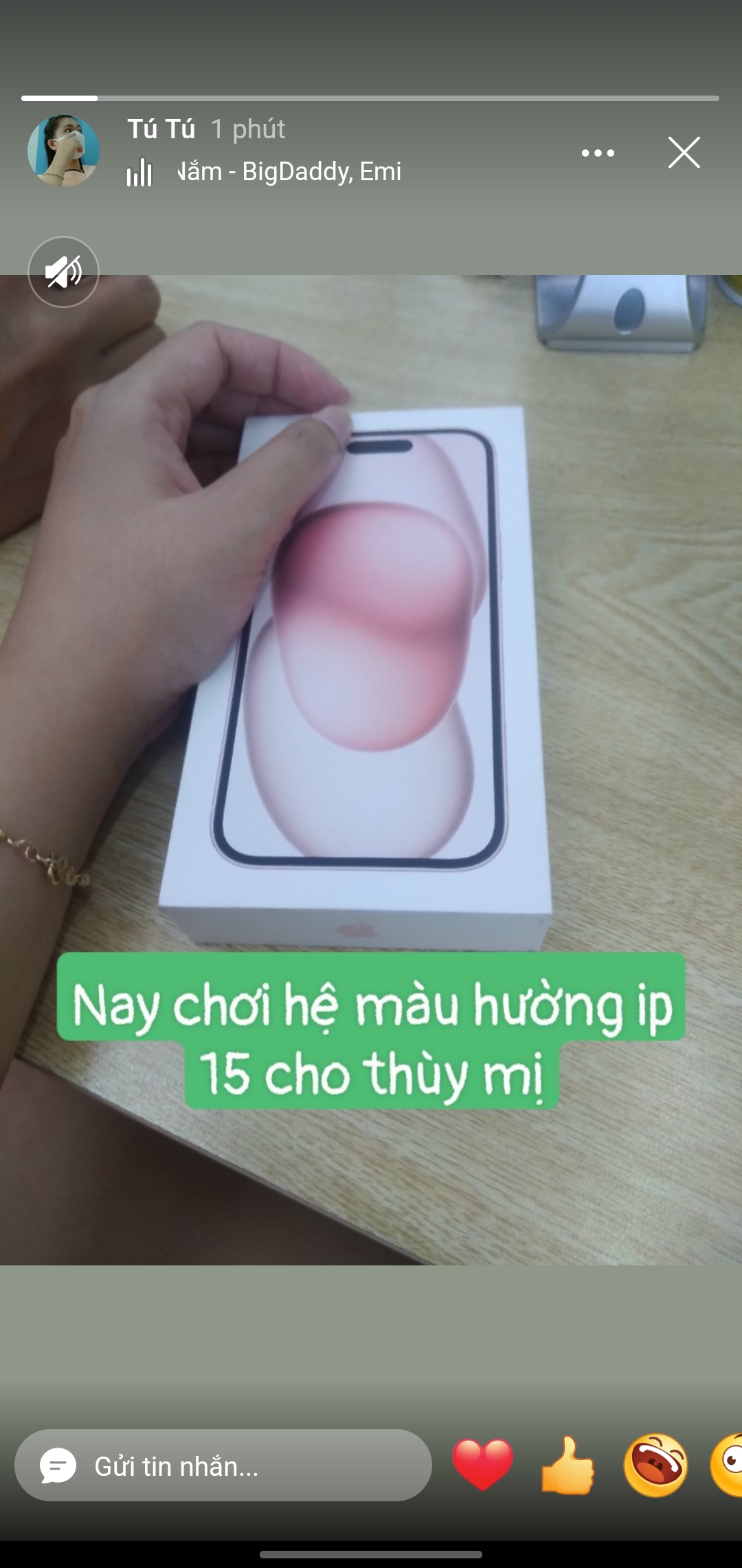 Nay chơi hệ màu hường IP15